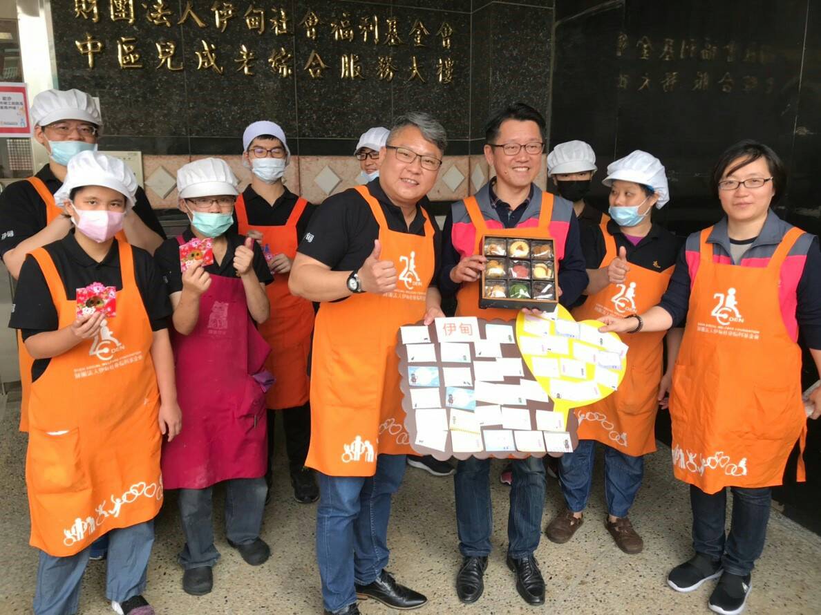庇護工場迎新春 中市勞工局長拜年致贈加菜金