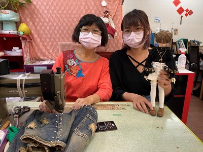 百合與山眉母女攜手創業,透過勞工局協助減輕店面租金壓力
