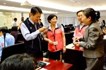 19-雇主座談會-中場休憩局長和與會廠商貴賓交流