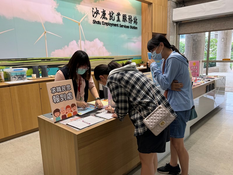 學子青年把握暑期打工機會前往參加