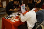 就服員介紹青年求職就業安心保險