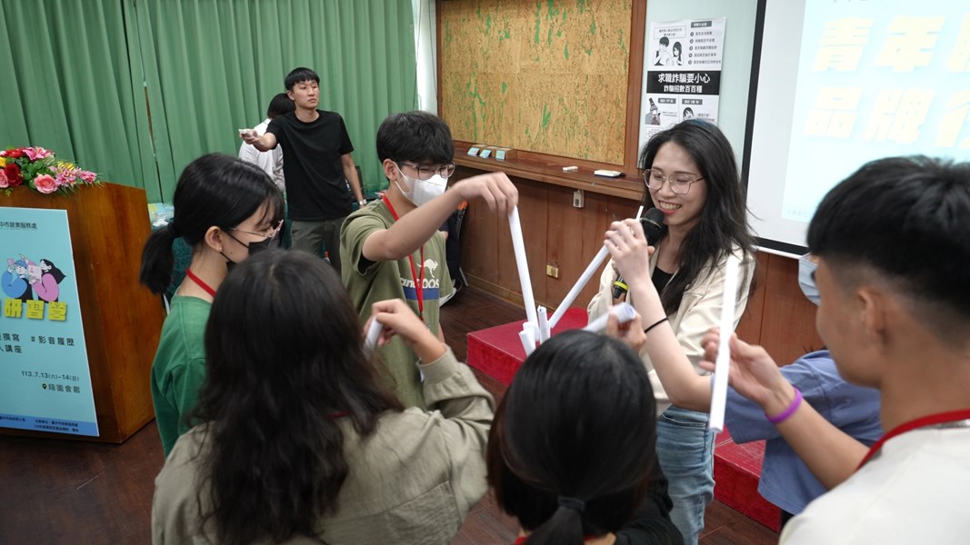 成果展演競賽題材抽籤