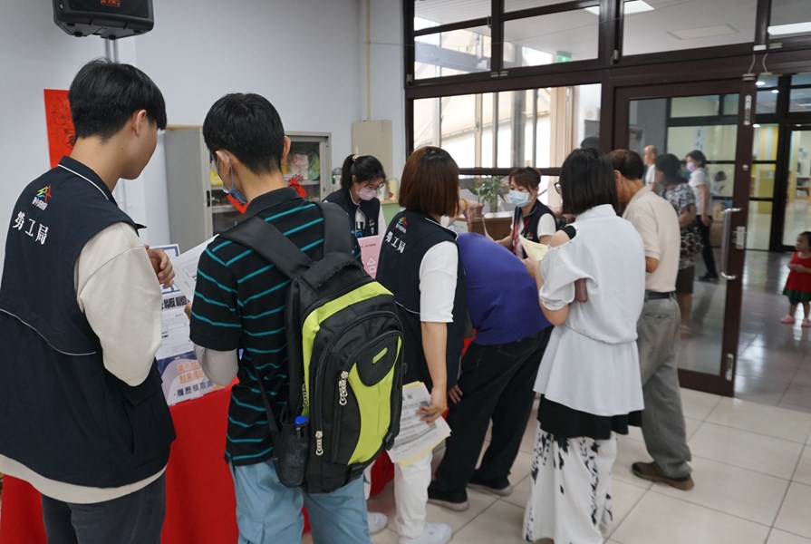 民眾踴躍領取履歷