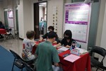 求職民眾與廠商面試