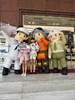 國軍寶寶於一樓邀請民眾前往徵才活動會場