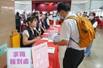 民眾報到領取職缺資料