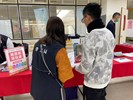 求職民眾領取履歷表情形