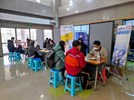 廠商與求職民眾面試情形