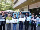 就業巡迴車駛進中學大學提供青年駐點諮詢
