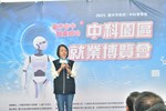 04-勞工局長林淑媛現場為民眾及廠商加油打氣