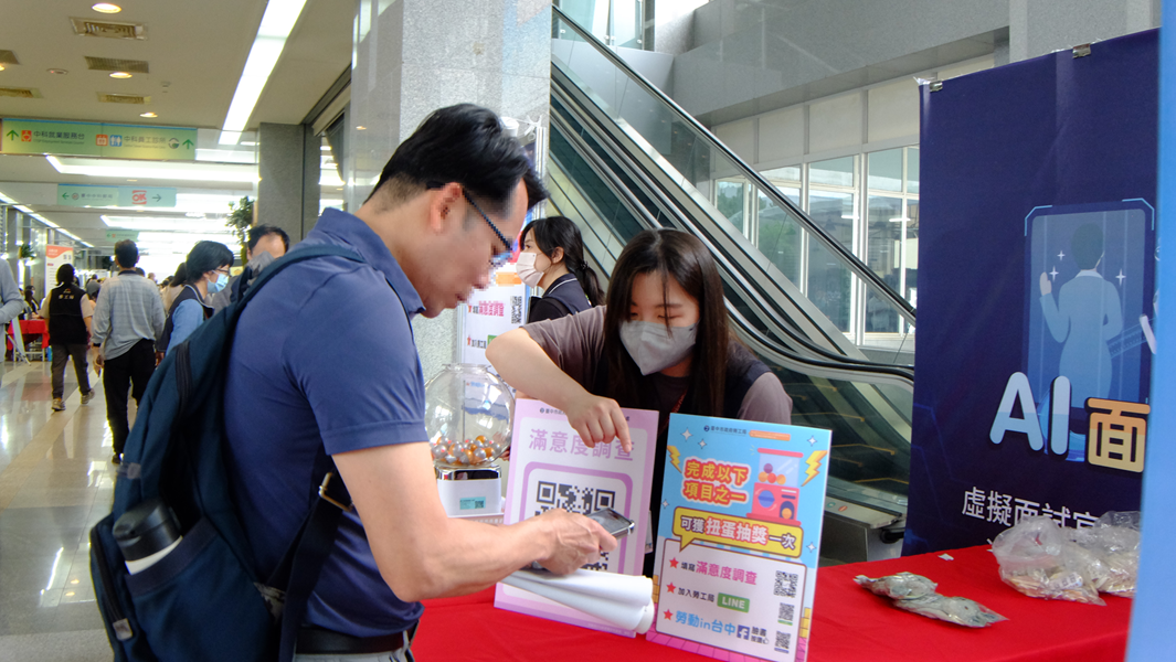 14-邀請民眾填報線上滿意度調查、加入勞工局LINE及臉書