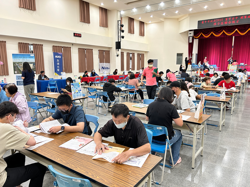 19-現場湧入求職人潮