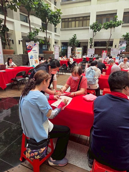 協助求職民眾尋職及領取履歷表