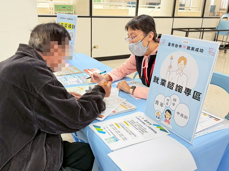 5活動現場提供就業諮詢及說明相關專案等