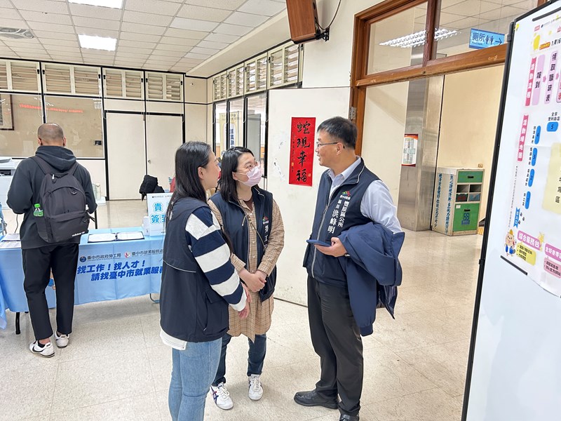 12豐原區公所區長洪峰明至活動現場關心致意