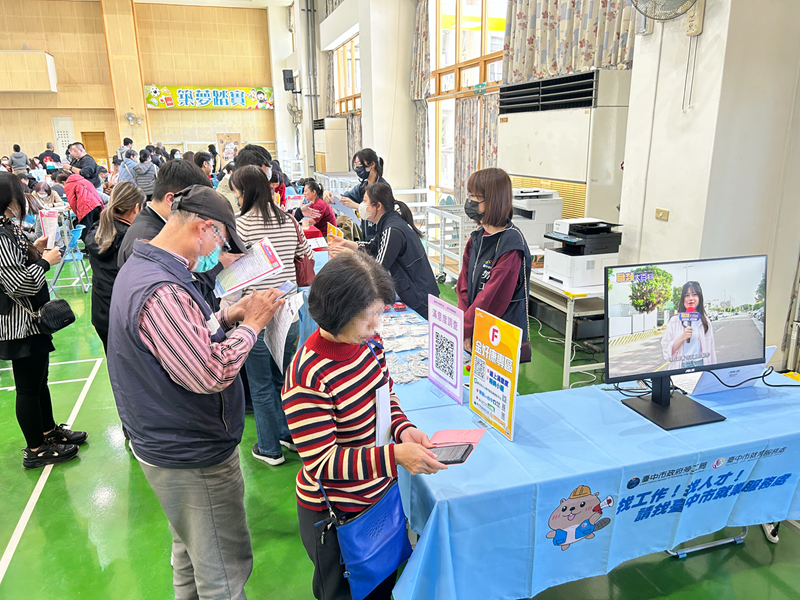 11-現場民眾可參加線上滿意度填寫即贈送精美小禮