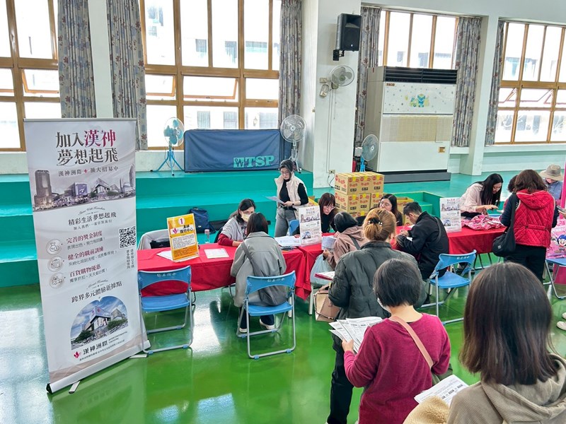 12-漢神購物中心招募多元人才攤位人潮眾多