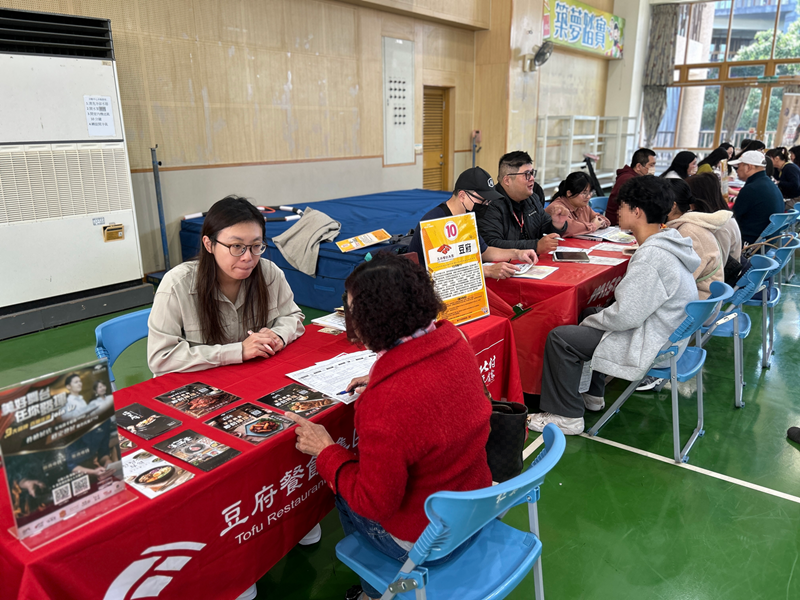 16-公司人資與求職民眾面談情形