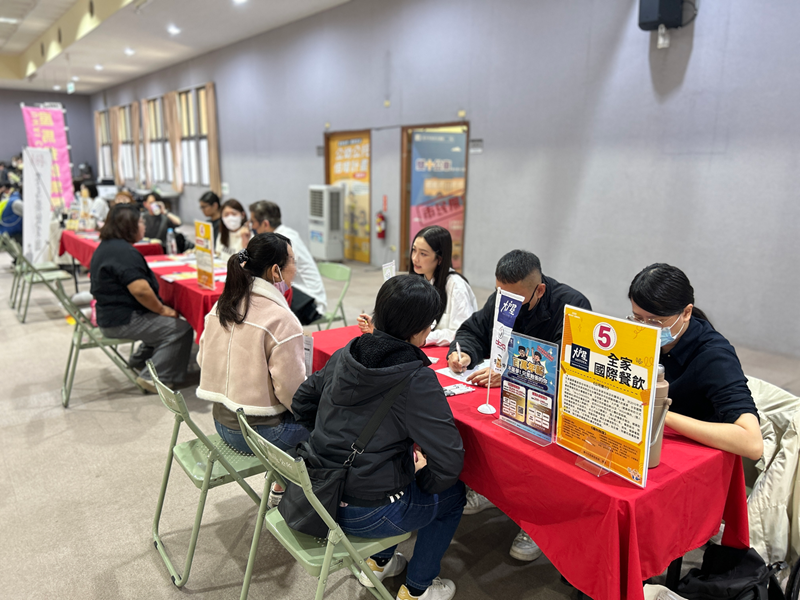 11-求職民眾與公司企業面談情形