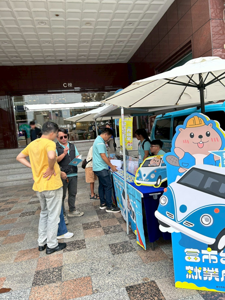 就業巡迴車駐點提供求職服務