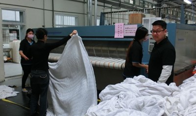 求職路茫茫 營隊職場體驗助身障者把燈點亮