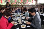 盧市長至青年店家「麵粉遇見水」享用美味麵食