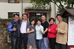 盧市長用餐後與青年店家合影