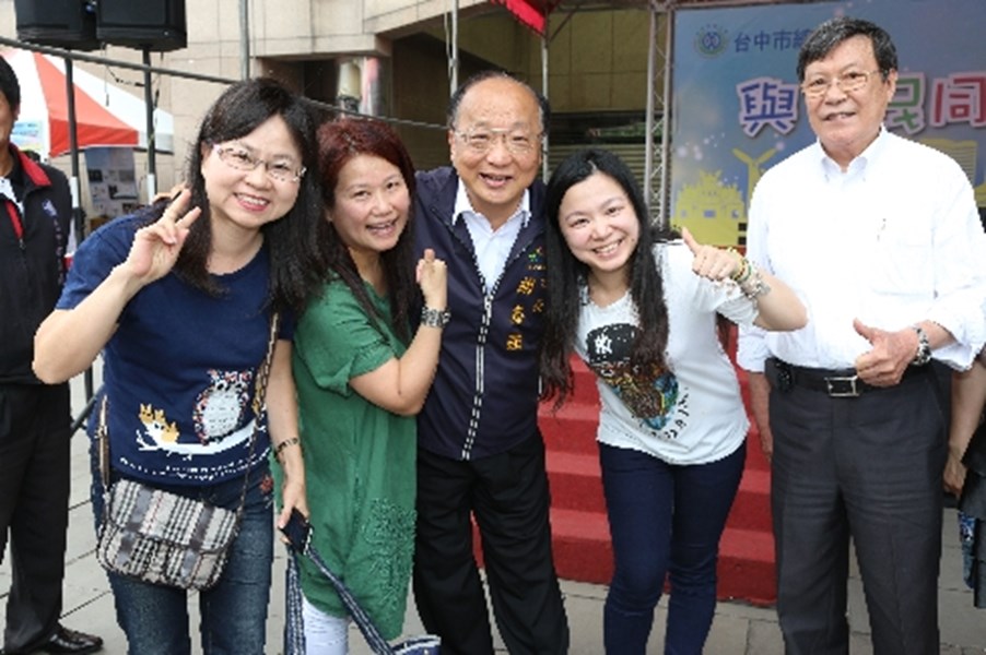 胡市長與本市工會會務人員合照