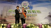 黃秘書長頒發五一模範勞工表揚獎項