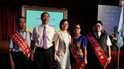 黃局長與模範勞工合影之二