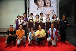 林市長及黃局長與「COCO的三明治」微電影演員及轄內庇護工場員工合影