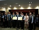 林佳龍市長及黃荷婷局長與簽約代表合影