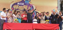 01-108年東協好聲音活動恰逢吳威志局長生日，現場與市民、移工朋友同歡慶祝
