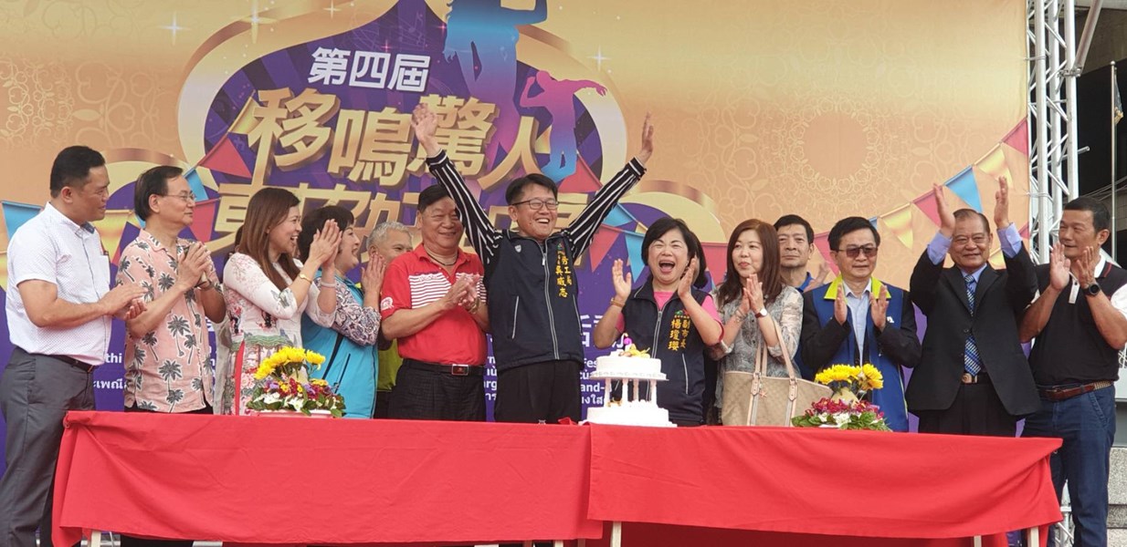 01-108年東協好聲音活動恰逢吳威志局長生日，現場與市民、移工朋友同歡慶祝
