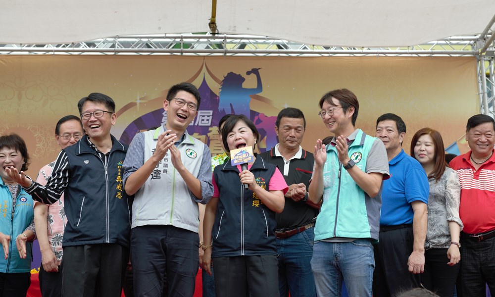 03-楊副市長瓊瓔邀請黃守達議員、江肇國議員與吳威志局長獻唱「我只在乎妳」，表達對中市移工及新住民之重視
