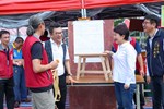 大師展示作品給市長看