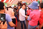市長與現場民眾打招呼