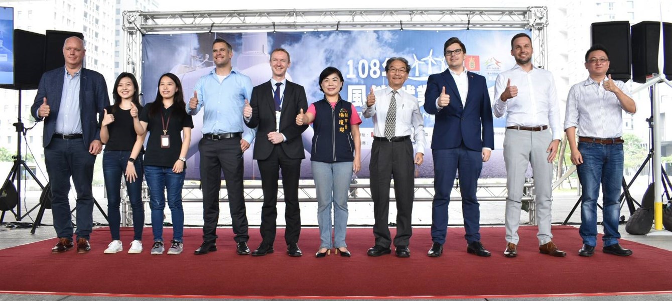 由左至右為伯威海事-德商汐威-艾納康-沃旭能源-丹麥商務辦事處伯孟德處長-臺中市政府楊