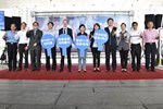 由左至右為臺中縣工業會吳桂森理事長-臺中港務公司許哲維經理-逢甲大學葉德輝所長-高